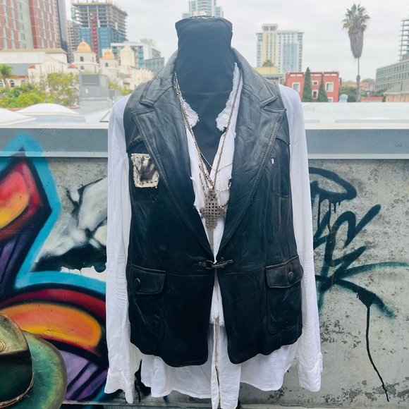 QUEEN of NOTHING Leather Battle Vest Fantasy Paranormal Holly Black - Picture 11 of 12